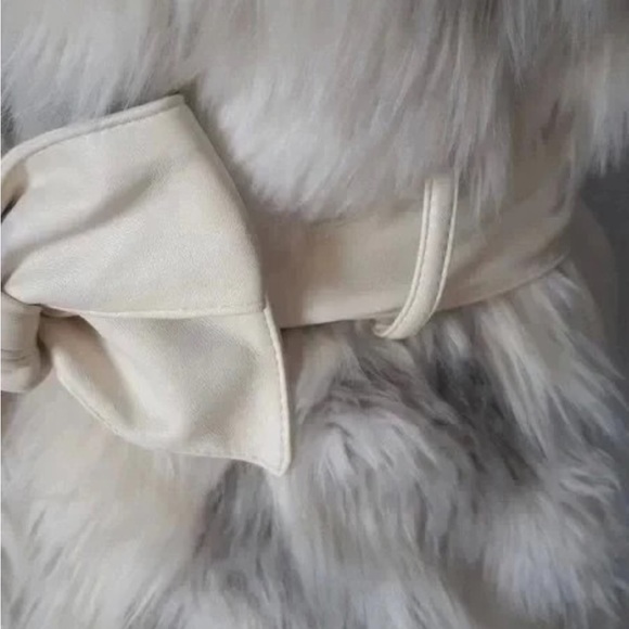 Faux Fur belted grey/white Vest - Picture 5 of 13